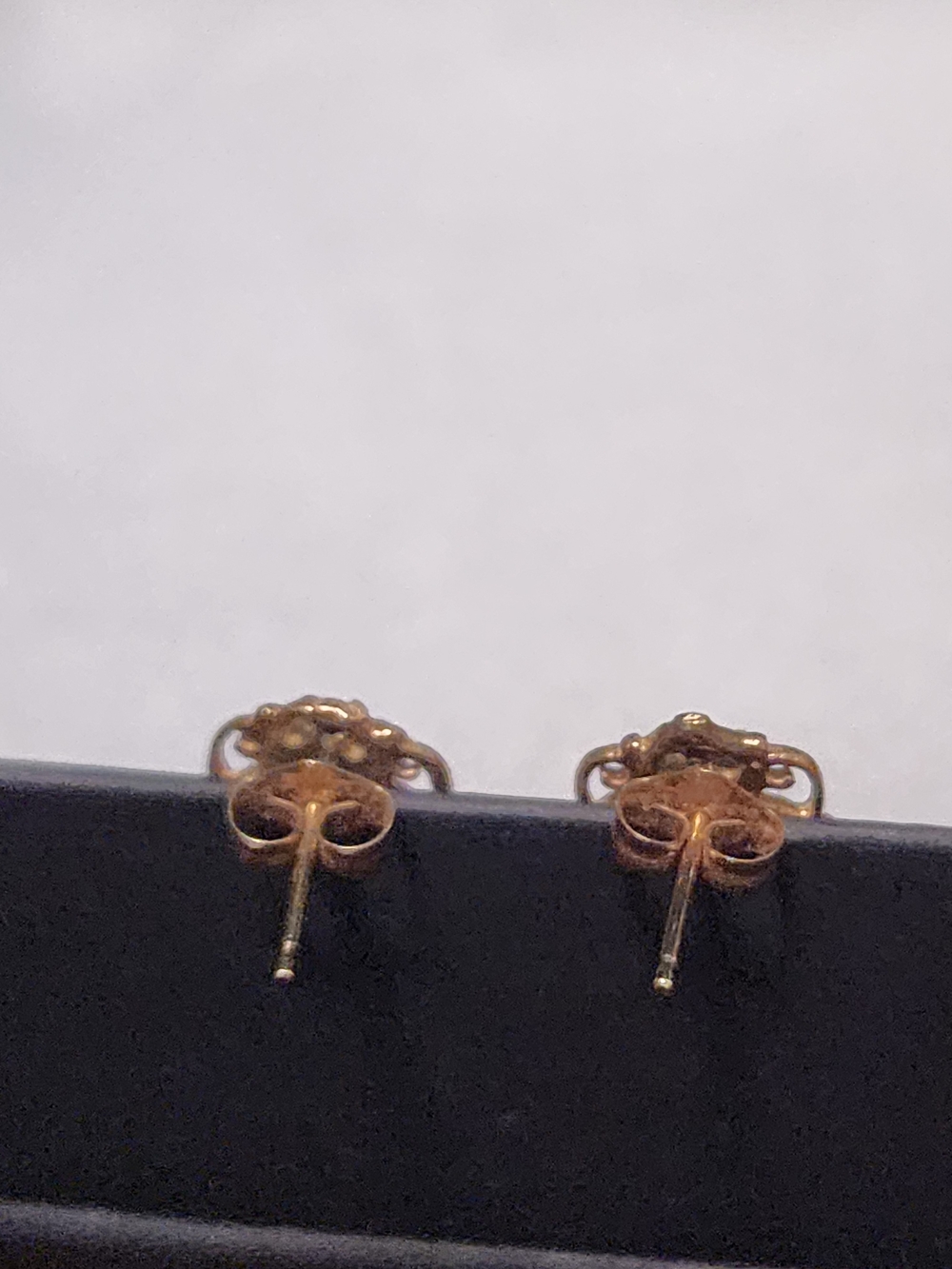 14kt Gold Filigree Garnet Stud Earrings - Picture 3 of 4